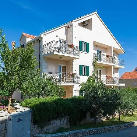 In With Balcony, Air Conditioning, Wi-fi, Washing Machine Apartmán *