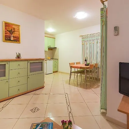 In With Balcony, Air Conditioning, Wi-fi, Washing Machine *