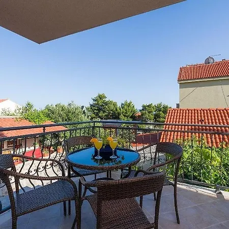 In With Balcony, Air Conditioning, Wi-fi, Washing Machine